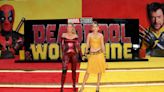 Blake Lively y Gigi Hadid se disfrazan de Deadpool y Lobezno en el estreno de la película en Nueva York