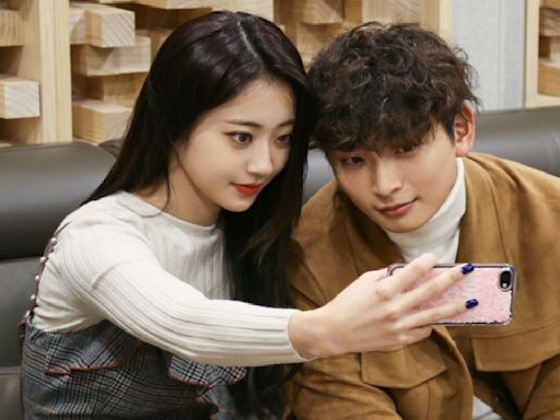 Tracing 2AM’s Jeong Jinwoon and 9Muses’s Kyungri’s relationship from dating to breaking up