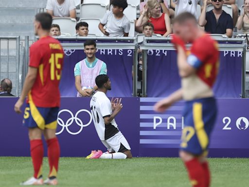 España se cae en defensa