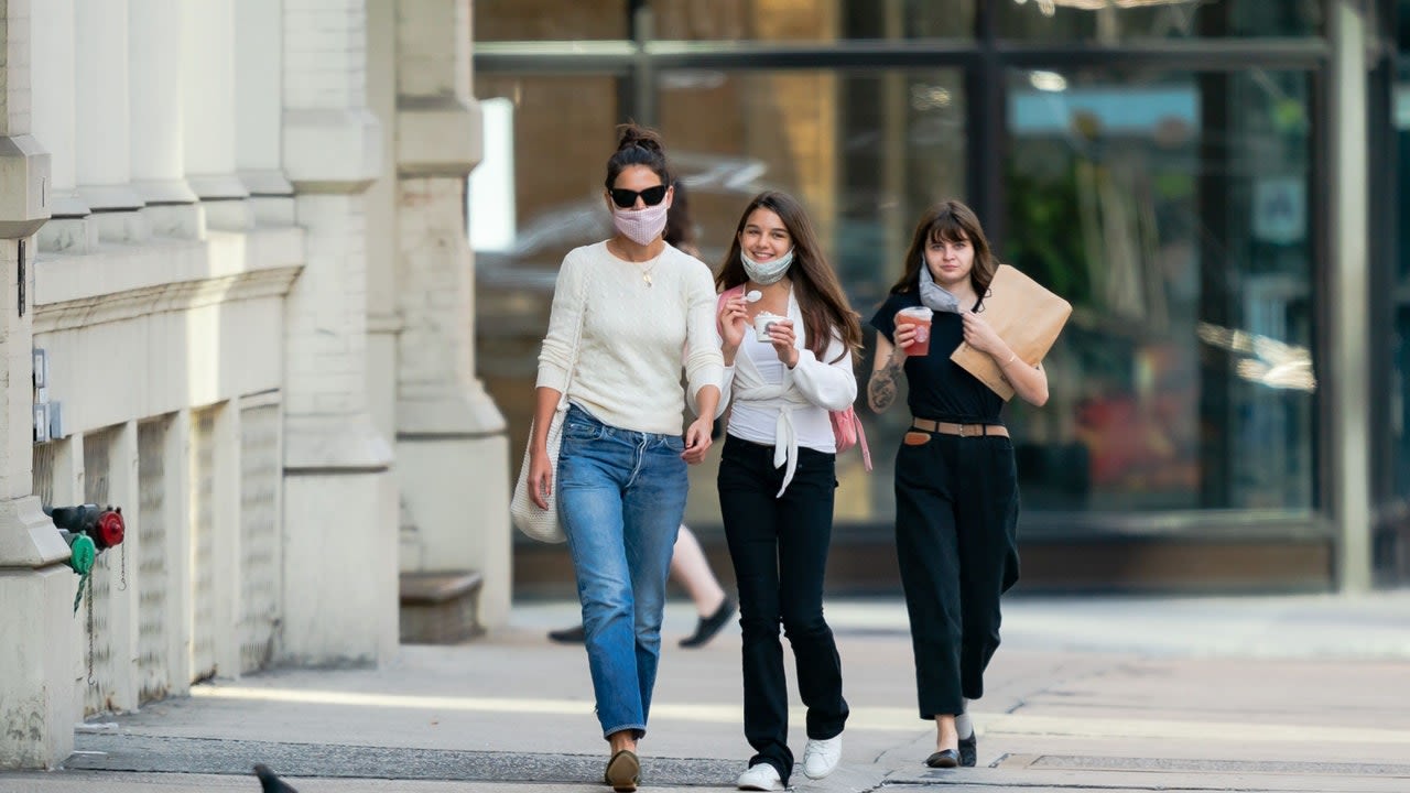 Suri Cruise Graduates From NY High School, Might Attend Carnegie Mellon University