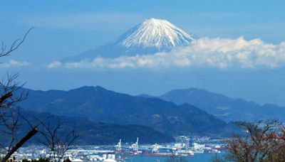 旅客違停搶拍富士山 市府乾脆買地建停車場