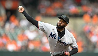 Johnny Cueto signs minor league deal with Texas. He was an All-Star for Rangers manager Bruce Bochy