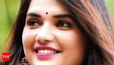 Police Notice Issued for Allowing Pavithra to Put on Makeup | Bengaluru News - Times of India