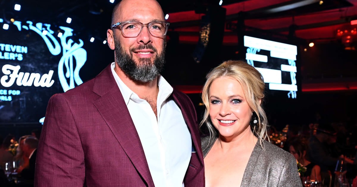 Melissa Joan Hart shares a pic from the night she met her husband 22 years ago