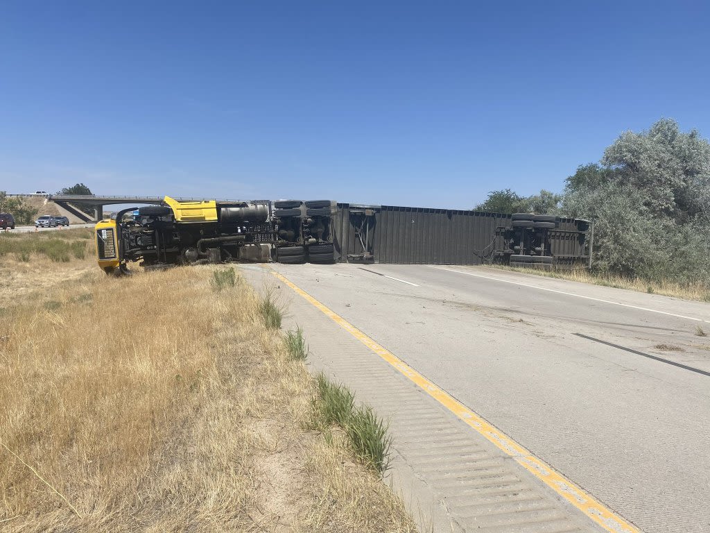 Westbound Interstate 70 closed in Arapahoe County for semi-truck crash