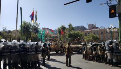 Tanquetas y militares armados ingresan y cierran la plaza Murillo de La Paz - El Diario - Bolivia