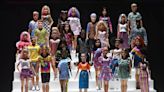 Médico mexicano presume de tener una colección de más de 200 muñecas de Barbie