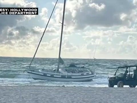 Group of migrants come ashore on Hollywood Beach after arriving on 30-foot sailboat - WSVN 7News | Miami News, Weather, Sports | Fort Lauderdale