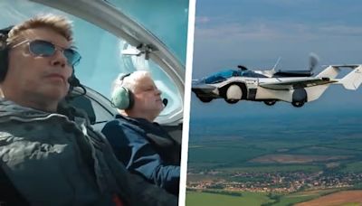 El músico Jean-Michel Jarre hace historia y prueba un verdadero auto volador