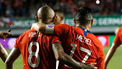 Los emotivos mensajes de Arturo Vidal y Gary Medel tras el triunfo de la Roja ante Paraguay - La Tercera