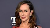 Why Jennifer Love Hewitt Watches Pimple Popping Videos Before Filming Difficult Scenes - E! Online