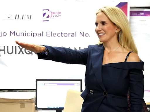 Recibe Romina Contreras constancia de mayoría como presidenta municipal electa de Huixquilucan