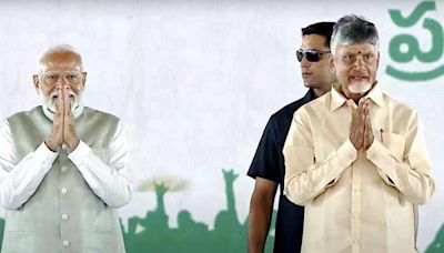 Watch: TDP chief Chandrababu Naidu takes oath as Andhra CM; Pawan Kalyan too sworn in