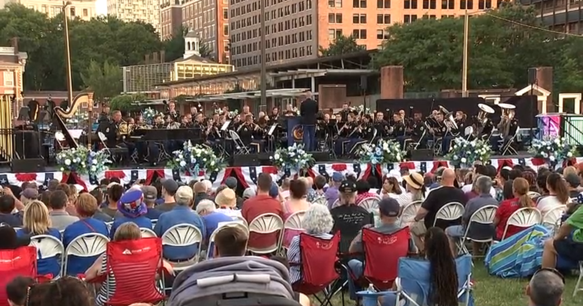 LeAnn Rimes, U.S. Army Field Band and Soldiers' Chorus perform at Salute to Service in Philadelphia