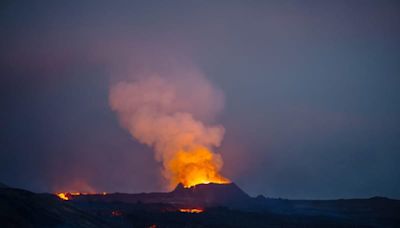 Eruption weakens at Iceland volcano