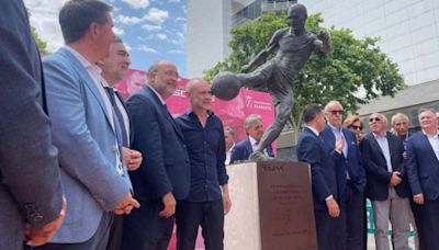 Albacete inmortaliza con una estatua a Andrés Iniesta y a su gol que paralizó España