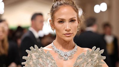 La rutina de ejercicios que sigue Jennifer Lopez para conservar su figura a sus 54 años