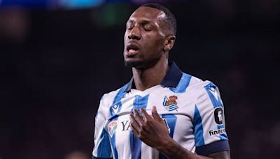 Sheraldo Becker alimenta rumores sobre su salida de la Real Sociedad