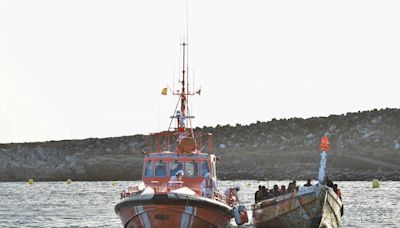 Mueren una niña de dos años y un joven horas después de llegar en cayuco a El Hierro