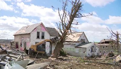 FEMA to visit Nebraska's tornado-ravaged neighborhoods, helping families apply for aid