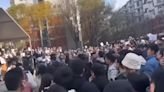 中國「白紙革命」抗議浪潮 北京清大學生高喊：我們不再為公權力口交