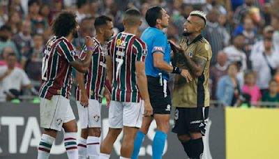 Rival de Colo Colo en Copa Libertadores separa a cuatro figuras por ingresar mujeres a la concentración - La Tercera