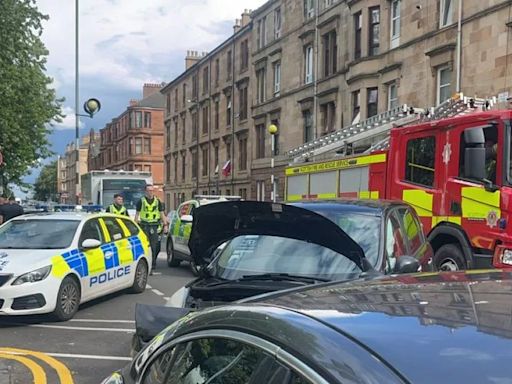 Three people rushed to Glasgow hospital after horror south side road smash