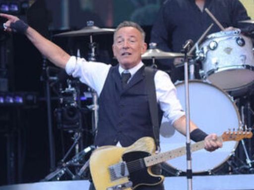 Bruce Springsteen wraps up Irish tour with another tribute to Shane MacGowan