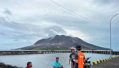 Indonesia advierte sobre un potencial tsunami a raíz de las erupciones del volcán Ruang