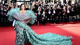 Cannes 2024: Aishwarya Rai Bachchan's Fabulously OTT Look Gave The Internet Pinata Feels