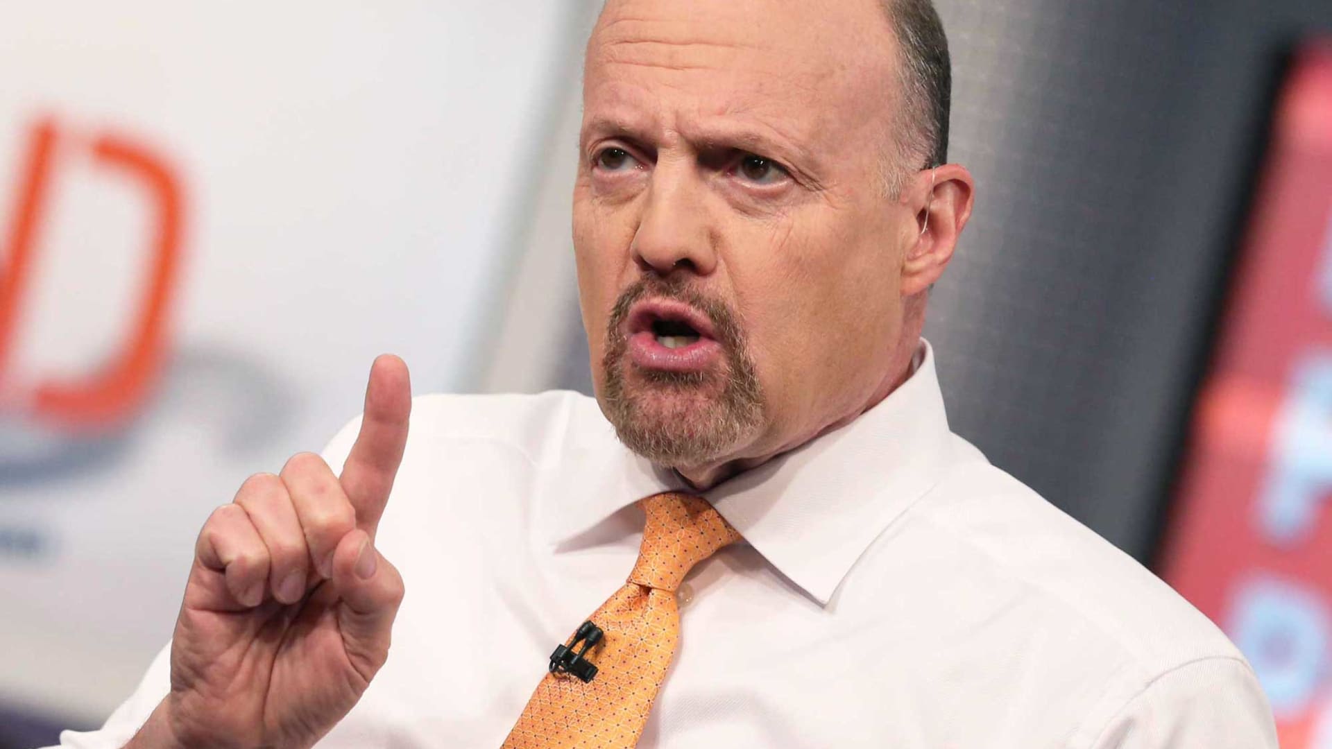 Jim Cramer cuts through the market's 'doom and gloom' as the market wavers