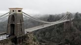 Royaume-Uni: les restes de deux hommes découverts dans des valises sur un pont à Bristol