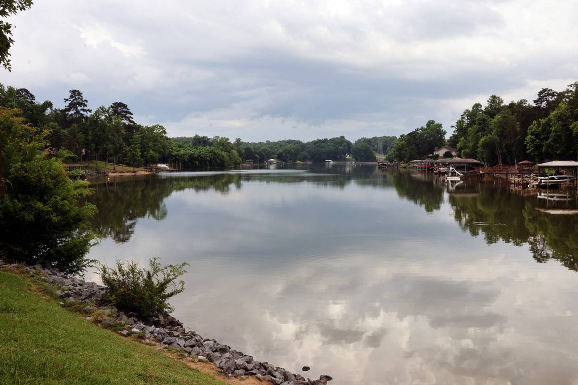 Teen swimmer drowns on SC side of Lake Wylie near Tega Cay, officials say