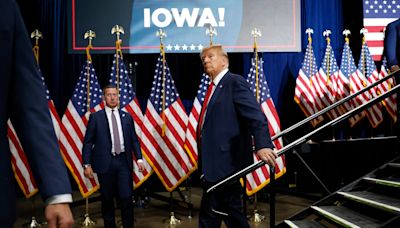 A top poll showing Trump narrowly ahead in Iowa is a warning sign for his campaign