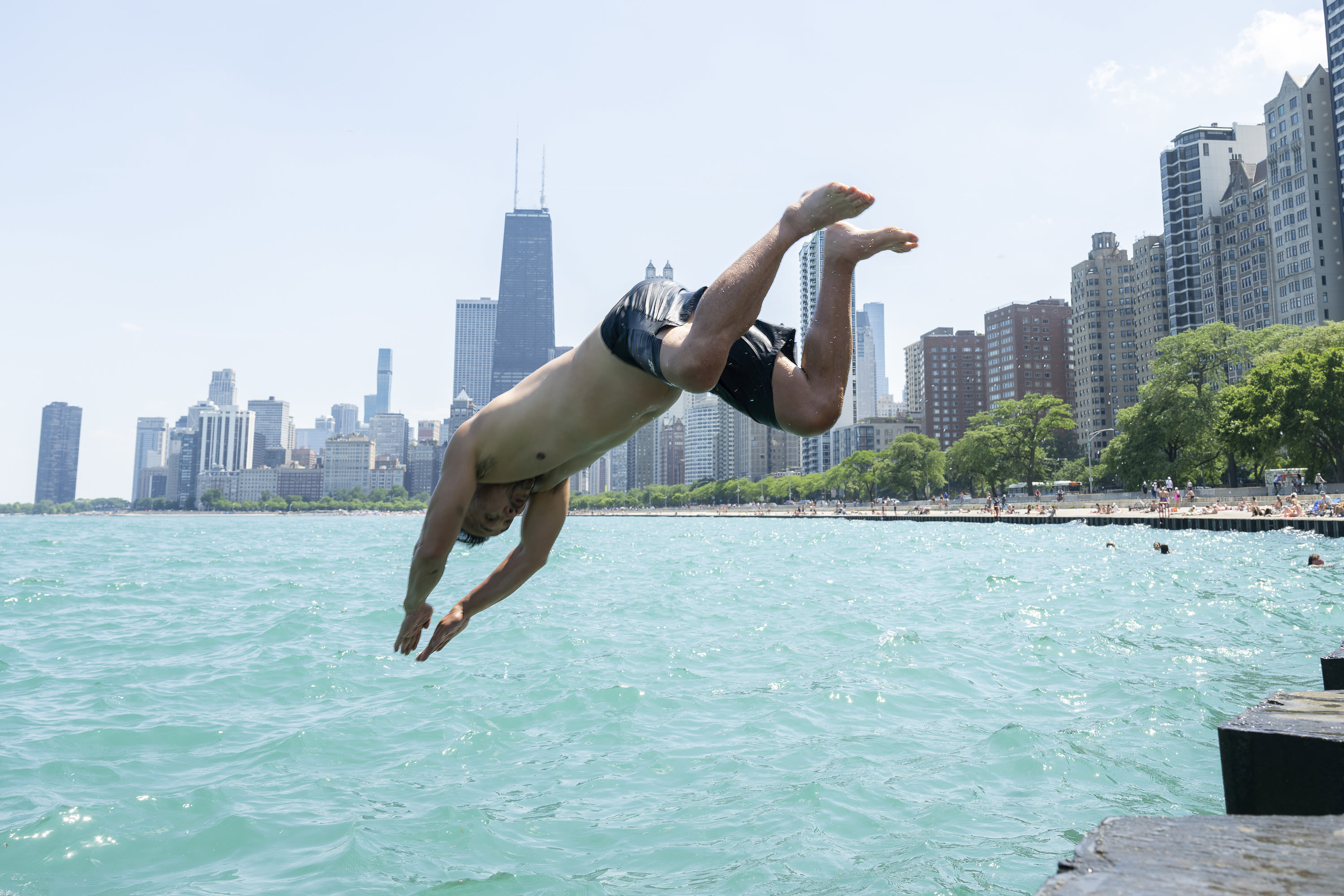 How to beat Chicago’s heat in the water, from pools to water parks to boat rentals