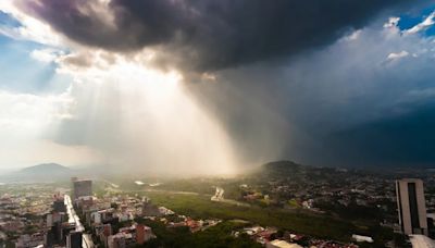 Fin de semana riesgoso en Estados Unidos por avance de tormentas y posibles tornados