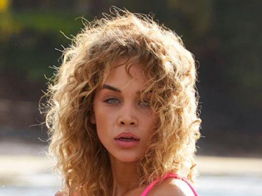 5 Sensational Neon Swimsuit Pics of Jasmine Sanders in Costa Rica