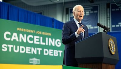 Court blocks Biden administration student loan plan