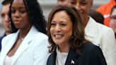 El emoticón del coco, memes y una actitud ‘brat’, las armas políticas de Kamala Harris