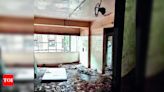 BMC starts demolition of dilapidated BKC building | Mumbai News - Times of India