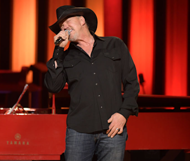 Trace Adkins Beautifully Pays Tribute To The Fallen With An Emotional Video Ahead Of Memorial Day