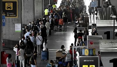 Un famoso presentador de televisión habla en estos términos sobre el aeropuerto Madrid-Barajas: "En fin..."