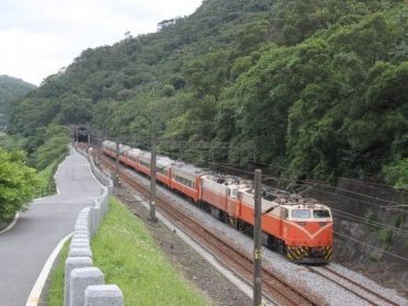 「凱米」逐漸遠離！ 台鐵15時後區間車陸續恢復、高鐵14時恢復營運