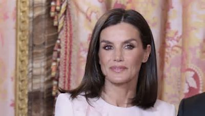 La Reina Letizia e Isabel Díaz Ayuso vuelven a coincidir: sobria la primera, impactante la segunda