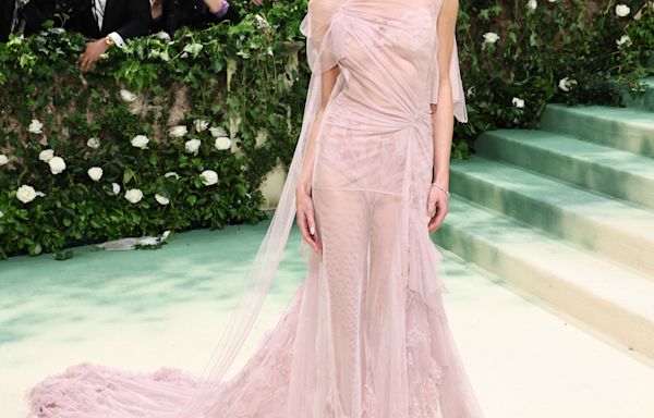Victoria Beckham on Designing Her First-Ever Met Dress for Phoebe Dynevor