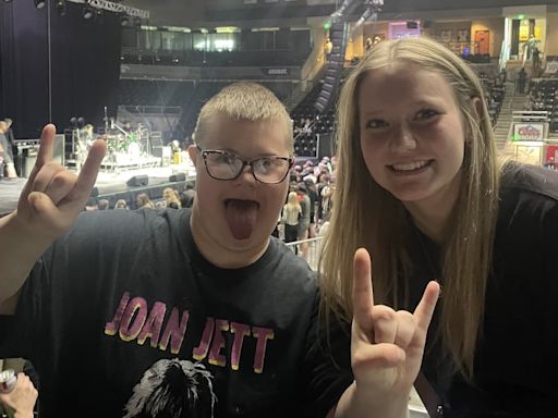 A rockin’ friendship: Dickinson teens attend concert together