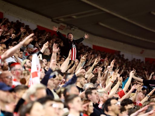 Fan-Jubel bei englischem Fußballspiel geht viral