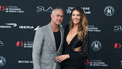 Taylor Kinney marries