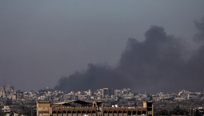 Al menos 40 muertos en dos bombardeos israelíes en Gaza, uno en Mawasi y otro en Nuseirat