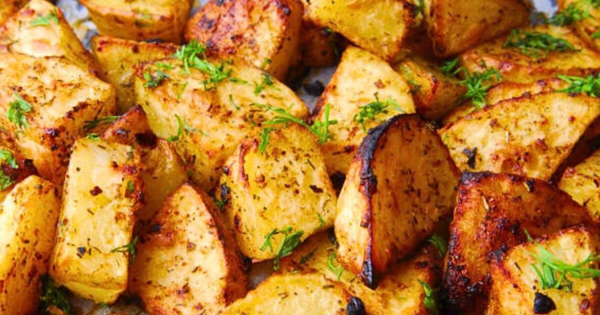 Roast potatoes become ‘perfectly’ crispy if using Mary Berry’s best cooking tip